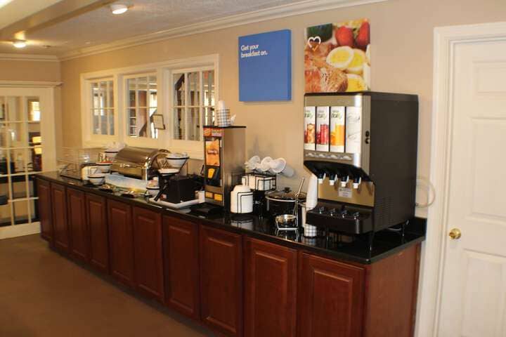 Breakfast/Coffee Service 38 of 45